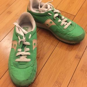 Saucony green sneakers shoes Logan Mv size 6